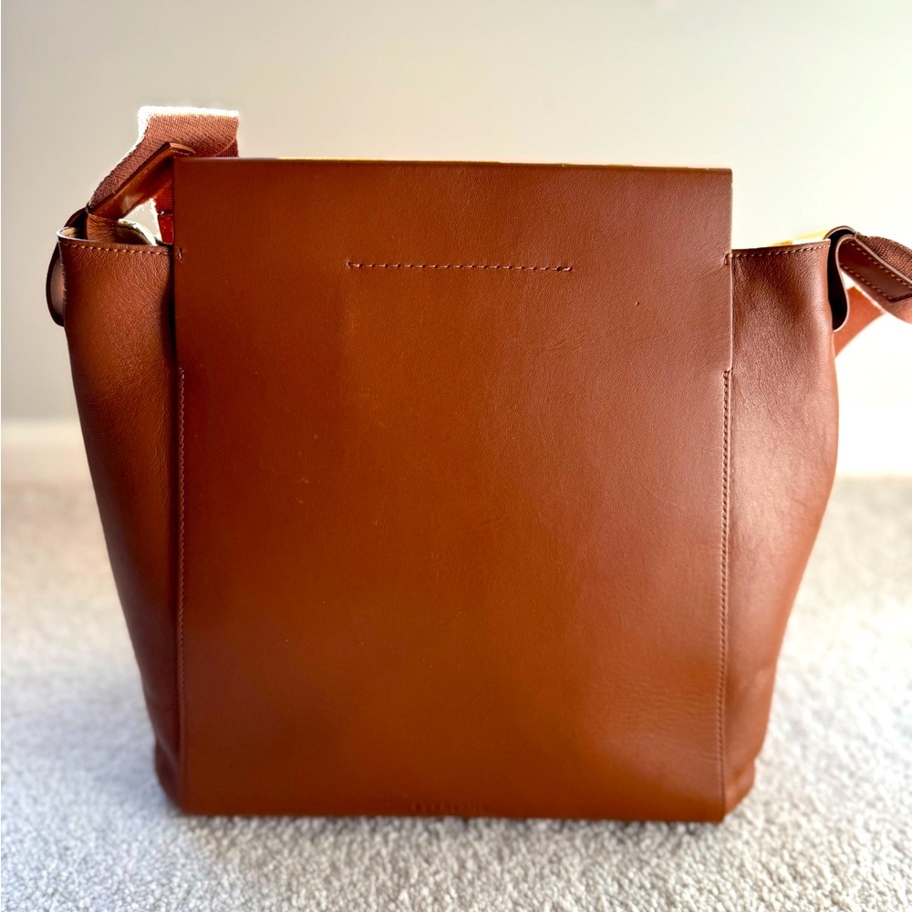 Everlane Form Bag in Cognac